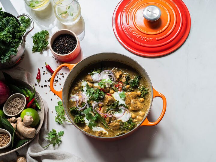 Hemlagad curry med kyckling, grönkål och kikärter